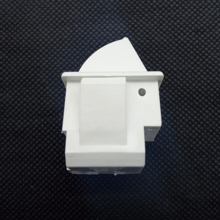 Switch pintu lampu kulkas 3 pin RTK-017