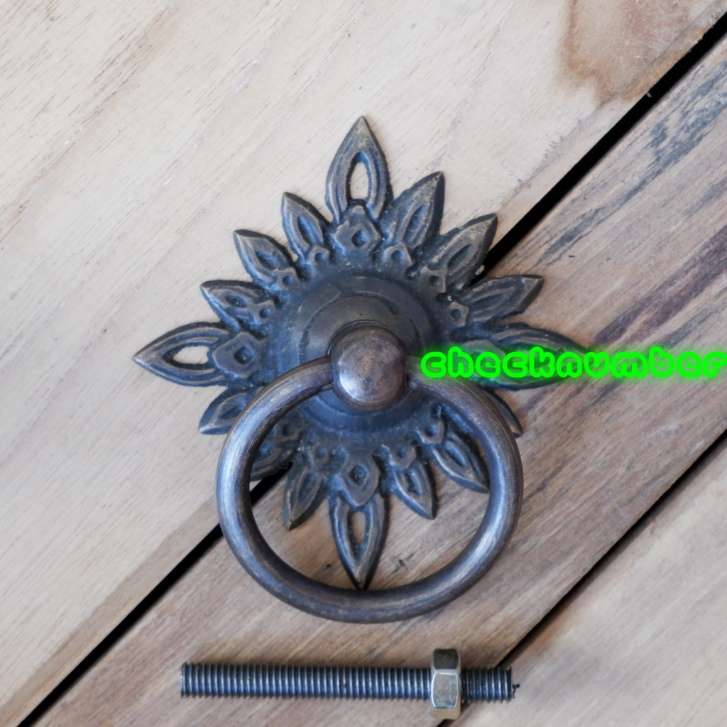 Tarikan Laci Kuningan Antik