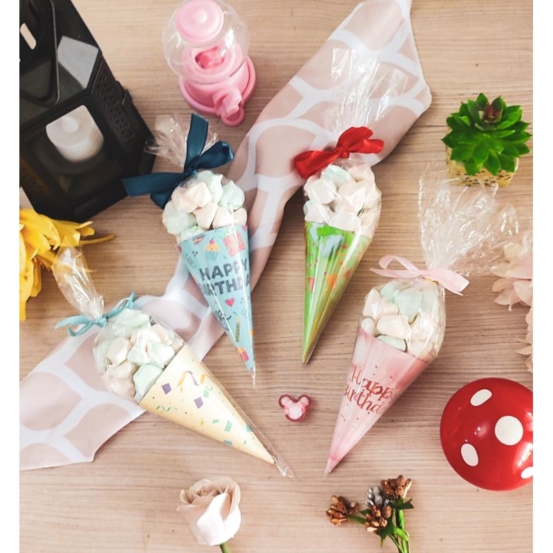 

SWEETALICIOUS Meringue Cookies Party Cone Souvenir Ulang Tahun