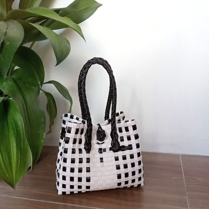 TebusMurahTasAnyamanPlastikKadoCewekTasCewekTasWanitaGrosirTasSouvenirUlangTahunSouvenirNikahMurah