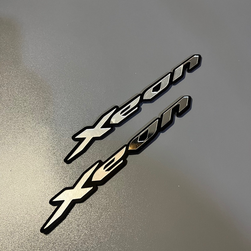 Emblem akrilik Yamaha XEON acrylic - Sayap Motor