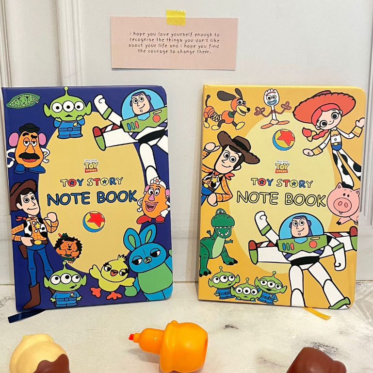 

Buku Tulis Toy Story LUCU Hard Cover Notebook Tebal Bergaris Ukuran A5 Karakter Toy Stori Family ready 2 Varian Warna UNGU dan KUNING Best Premium Quality bisa COD