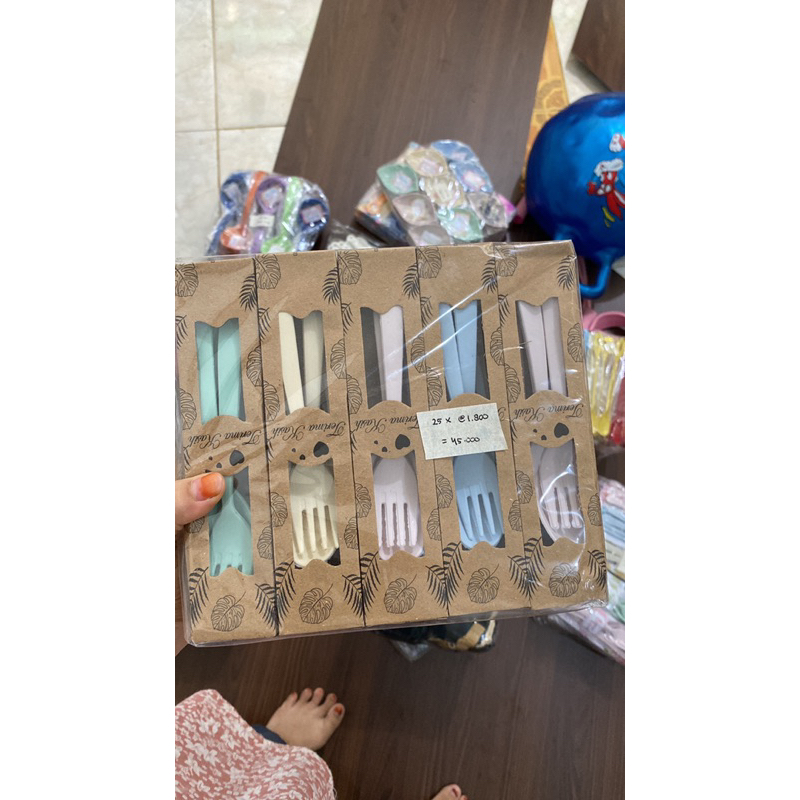 souvenir pernikahan sendok garpu sumpit box