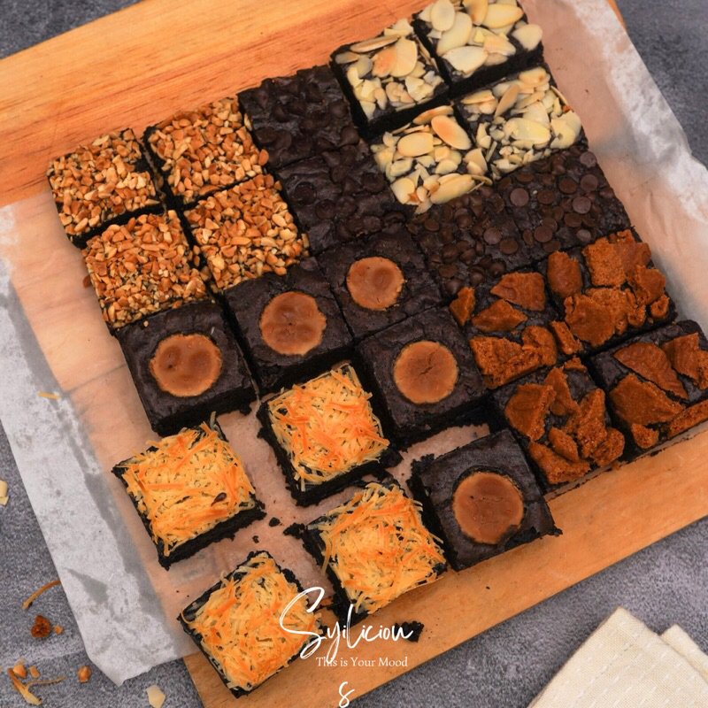 

LUXURY DARK FUDGE BROWNIE