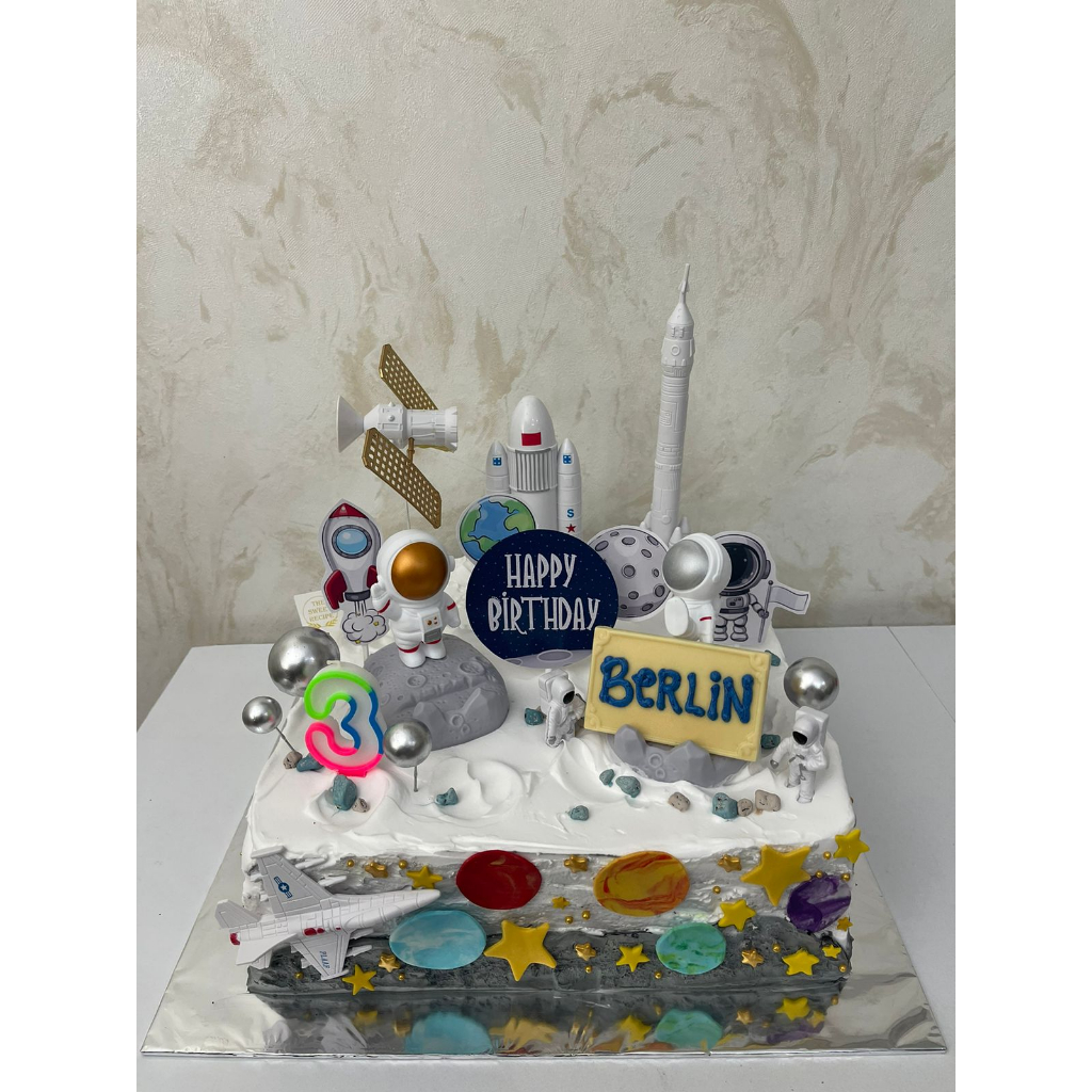 

Kue Astronot Kotak