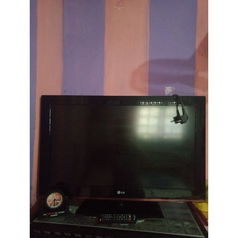 tv lcd merk LG 32"