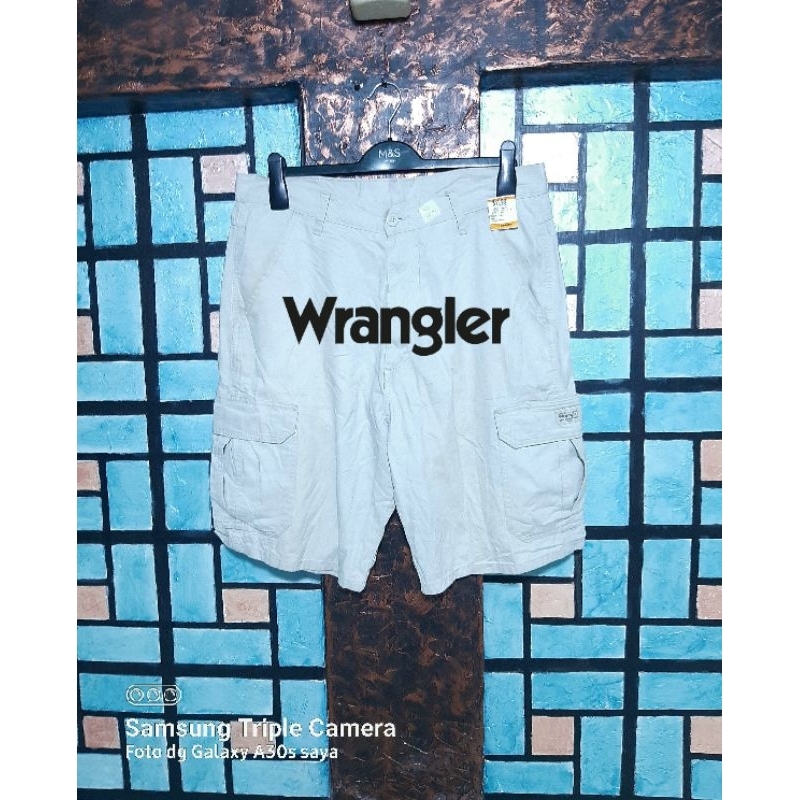 celana cargo pendek by wrangler