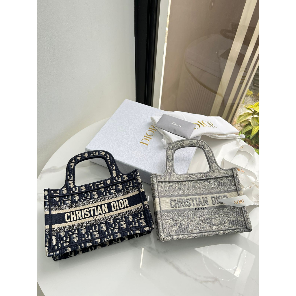 TAS CDIO MINI BOOK TOTE Oblique Embroidery M1286