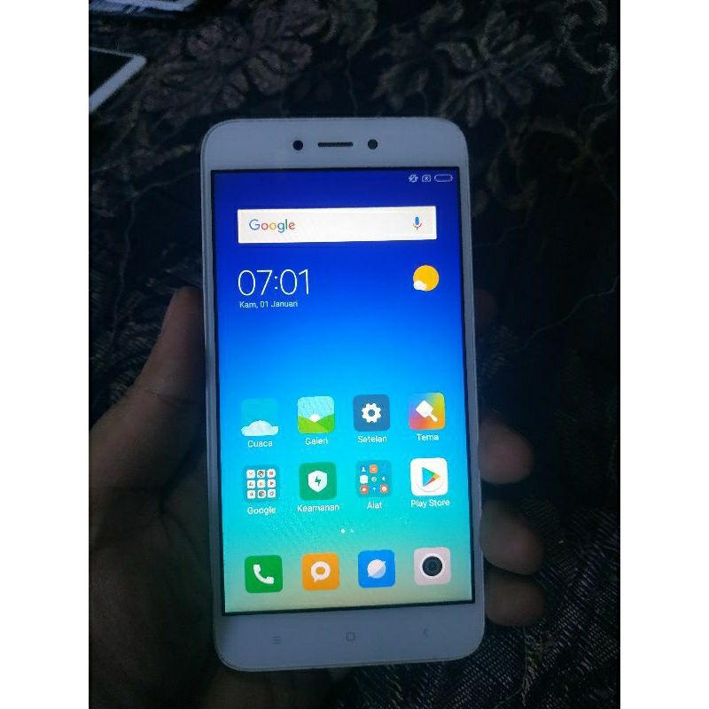 lcd touchscreen plus frame bekas redmi 5a