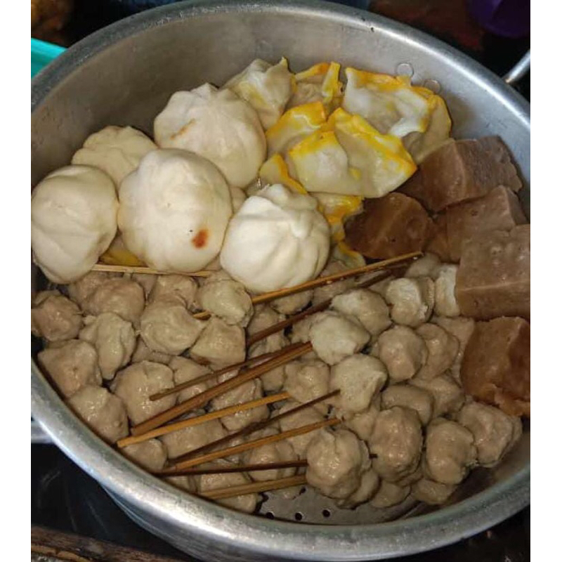 

kedai darma yang menjual aneka cemilan berupa bakso bakar kentang goreng minipao goreng tahu dan minuman yang beraneka rasa strawbery rasa melon rasa jeruk rasa anggur rasa mangga rasa vanila rasa coklat dan rasa bublegum yang bertempat di pamelakang jene