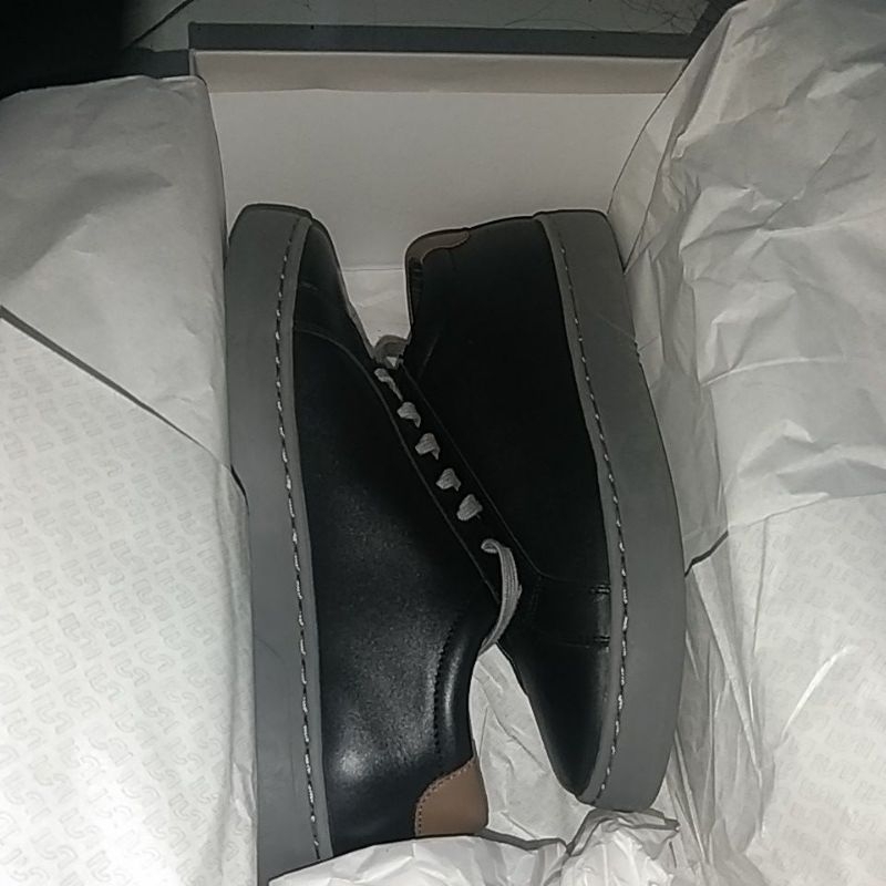 Sepatu sneaker Fine Counsel