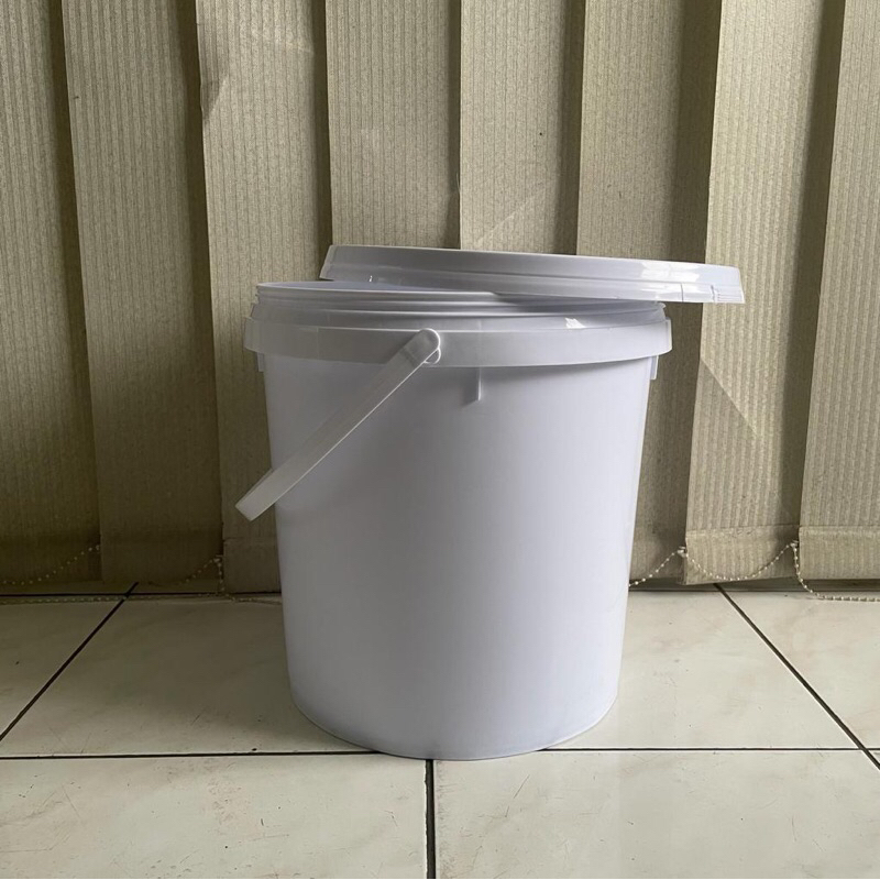 EMBER PLASTIK 20 LITER PAIL 20 LITER  WHITE BLUEISH