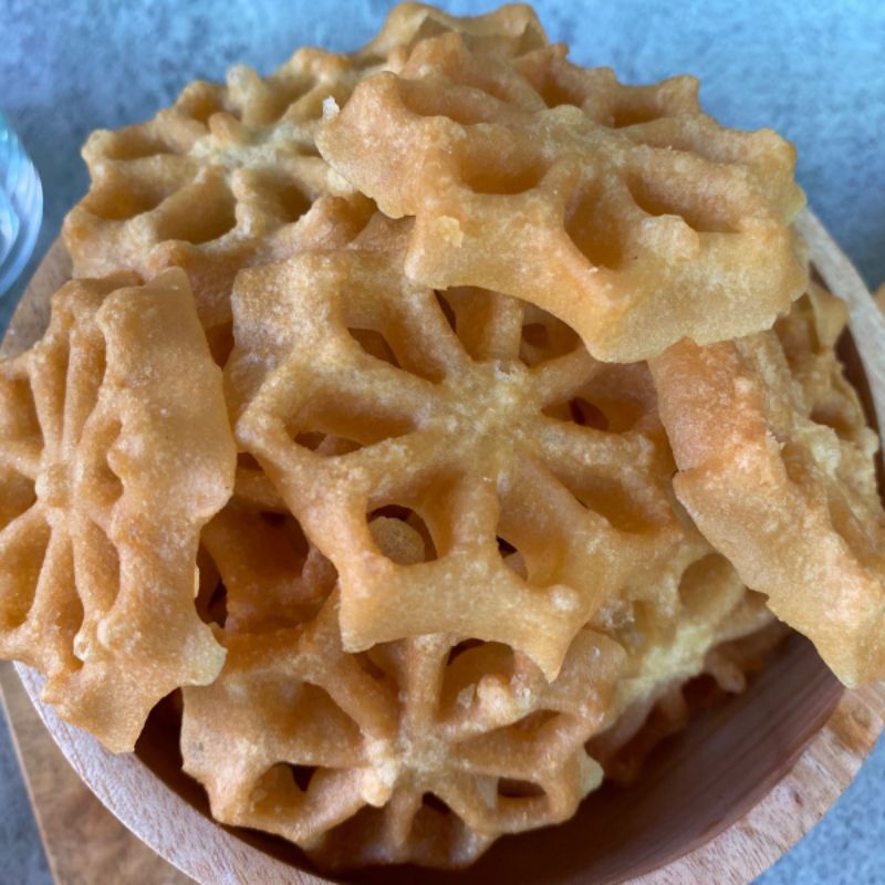 

Kue Kembang Goyang