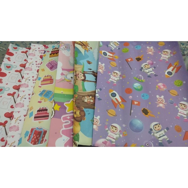 

kertas kado isi 10