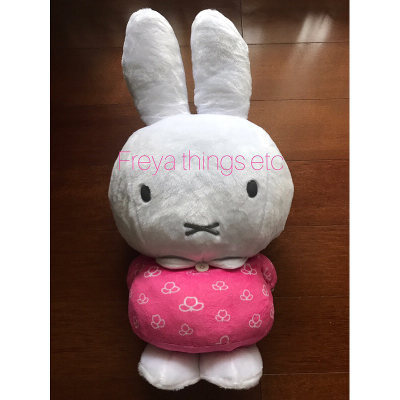 boneka karakter / koleksi / binatang kelinci miffy size besar