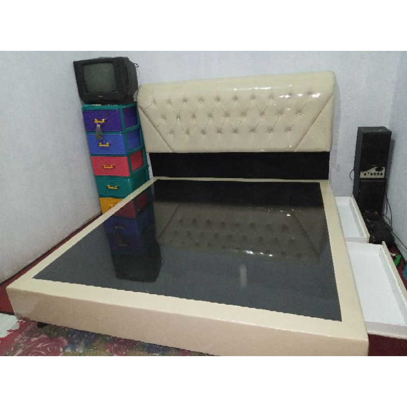 Divan sandaran tempat tidur minimalis modern berkualitas