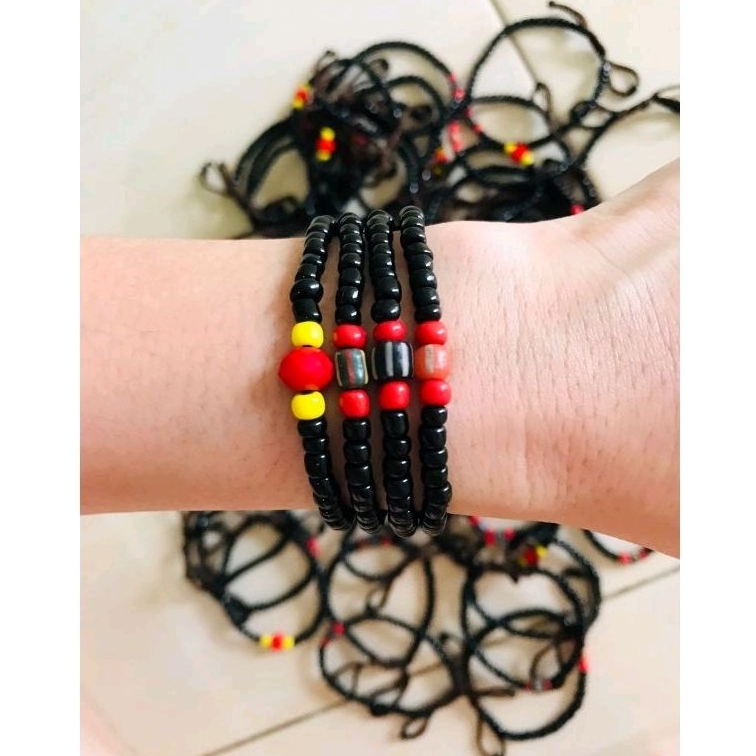 Gelang manik khas Dayak Kalimantan
