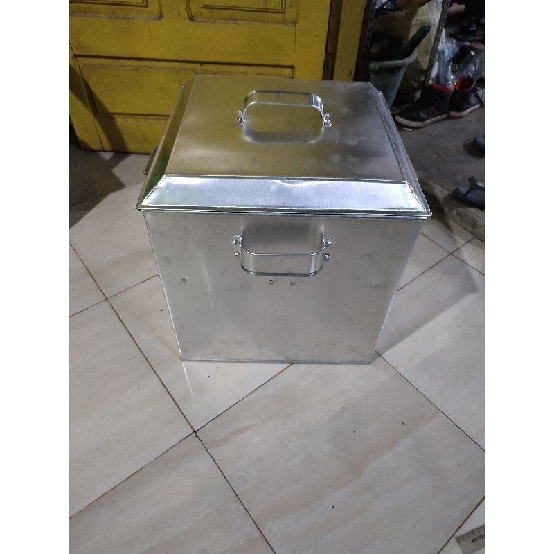 dandang bakso kotak sekat 4 ukuran 40×40 T. 30