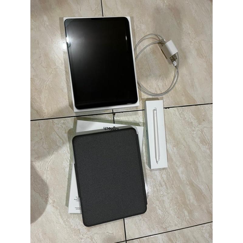 Ipad Air 4 256 GB + Apple Pencil Gen 2 + Logitech Folio Keyboard