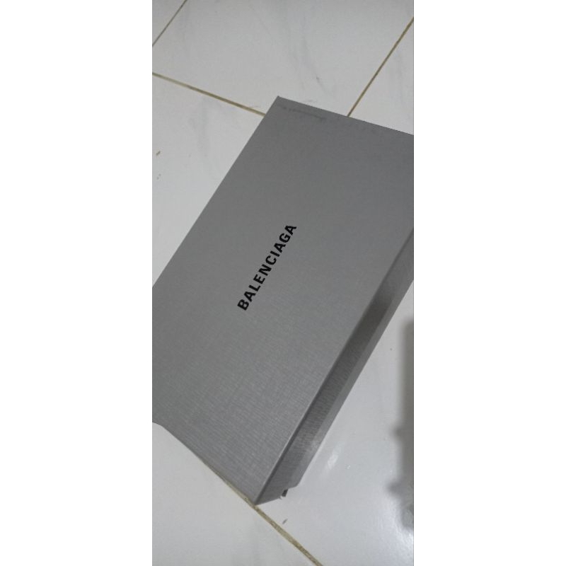 Box Sepatu Balenciaga original