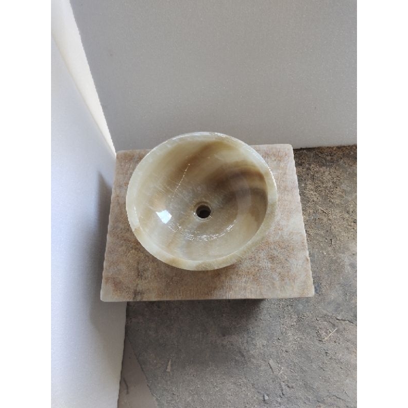 dudukan wastafel batu marmer onyx tembus cahaya