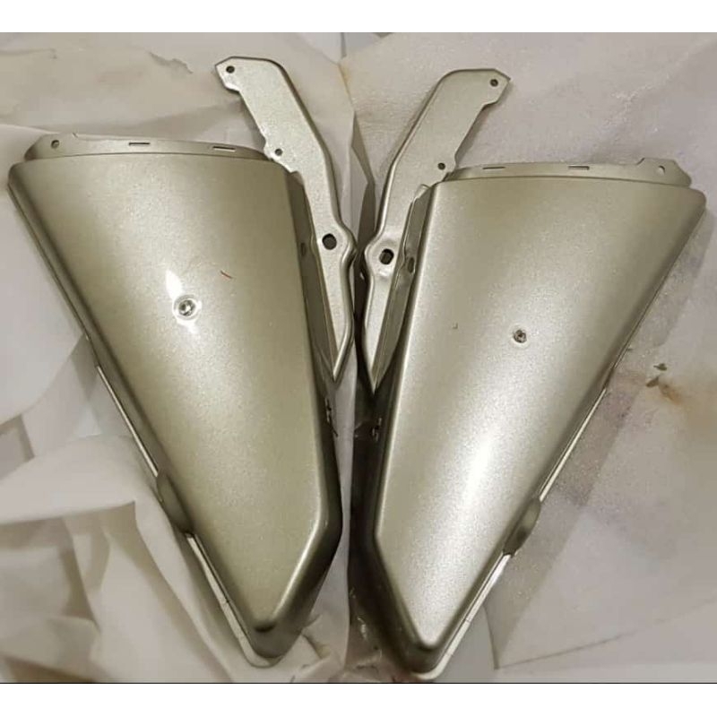 BOX AKI TUTUP BOX AKI YAMAHA RXKING RX KING GOLD KUNING EMAS 2002 NOS