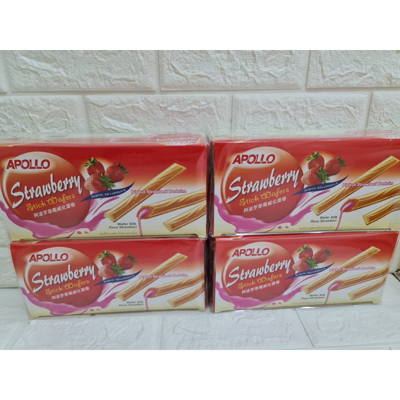 

Apollo Strawberry Stick Wafers IMPORT