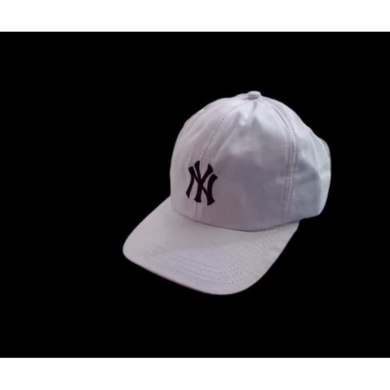 topi basebal YN
