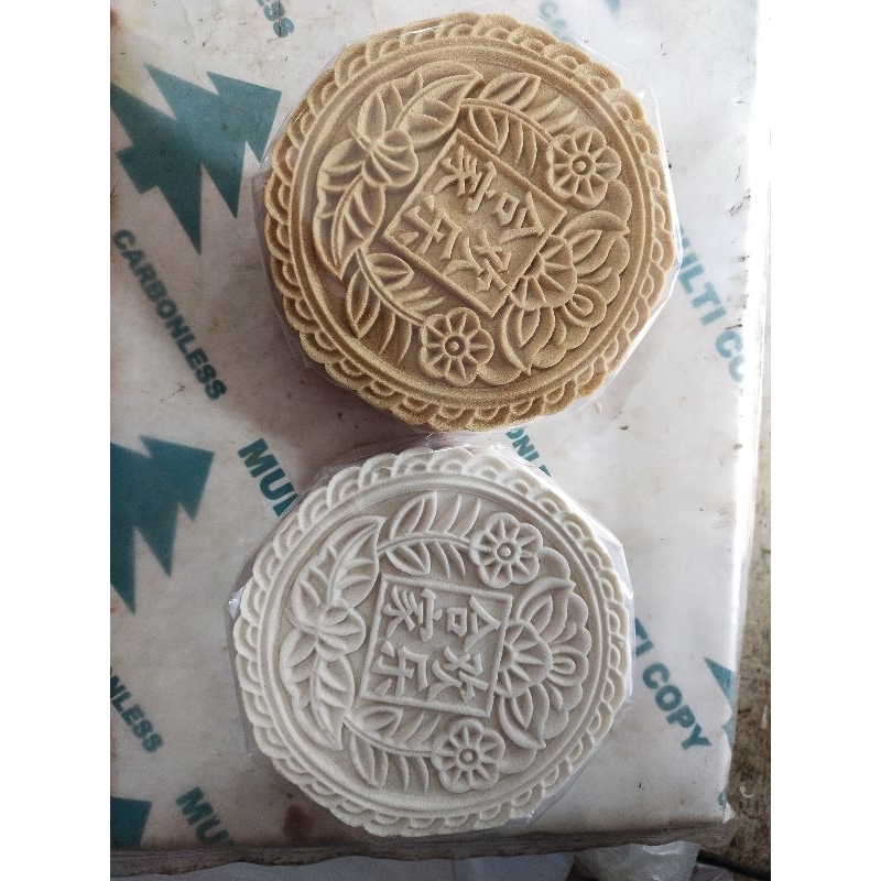 

Nongko - Kau - Kaw - Tiociu Ko isi Kacang Hijau - La Pia - Kue bulan