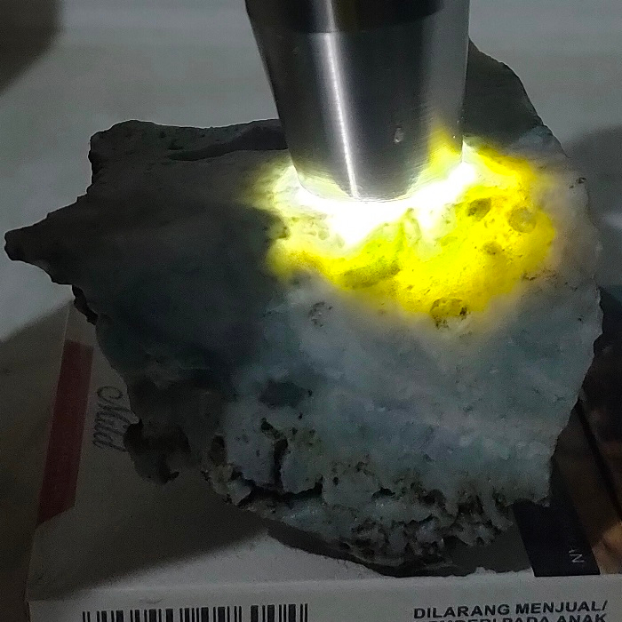 bahan batu bacan albino full kristal super HQ, batu yg dikirim sesuai foto, kode118