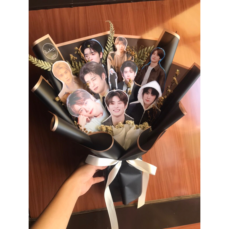 [PO 1 HARI ] READY BUKET PHOTOCARD CUTTING (PC) BODY SHAPE Buket foro idol Kpop Graduation Wisuda Se