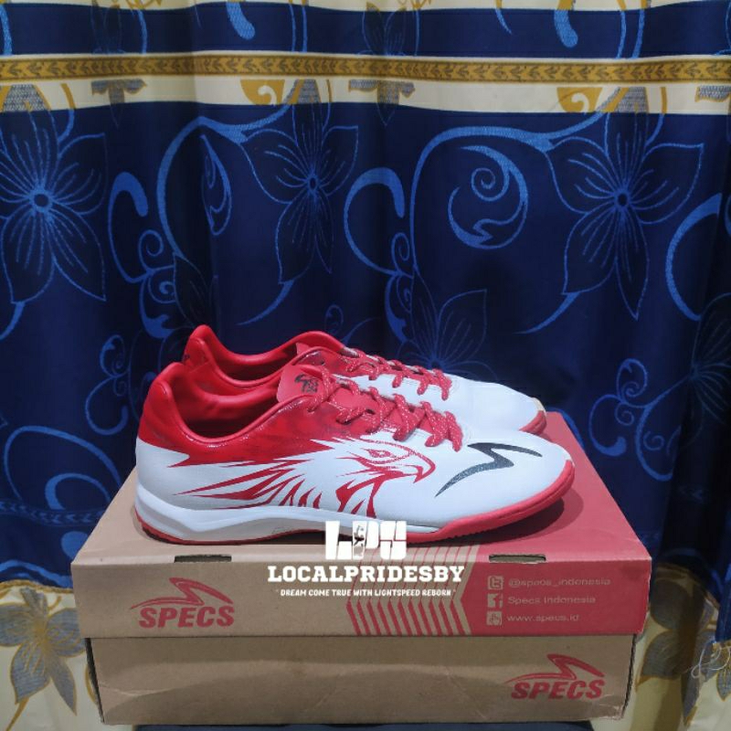 Sepatu Futsal Specs Acc Garuda Attack 19 IN White/Red/Black