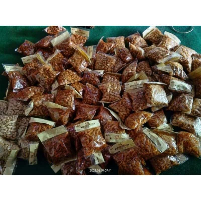 

MAKRONI BANTET CAP KOKI