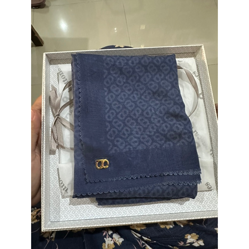 Preloved Buttonscarves Tapis Oxford Blue