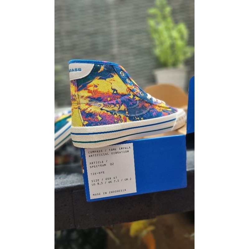 Sepatu Compass TAME IMPALA