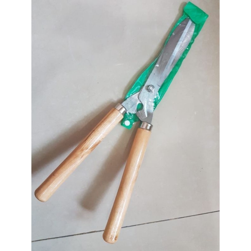 GUNTING RUMPUT GAGANG KAYU