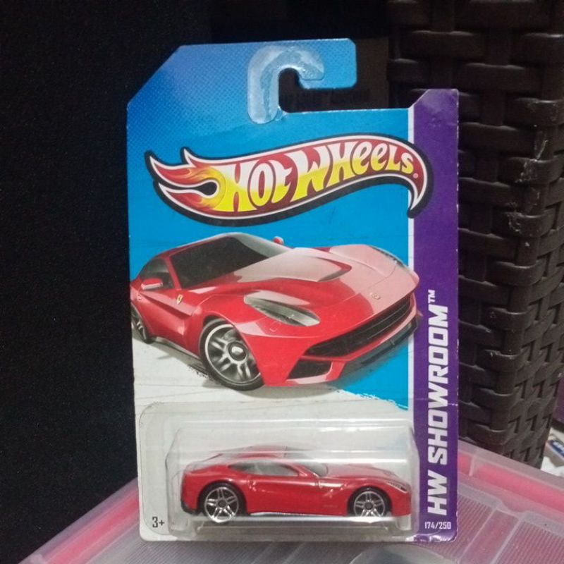 Hot Wheels Ferrari F12 Berlinetta merah