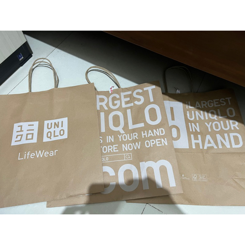 

PAPER BAG UNIQLO LARGE