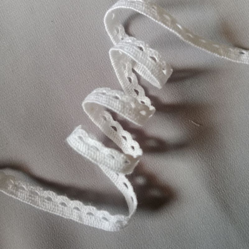 renda rajut kait putih kecil