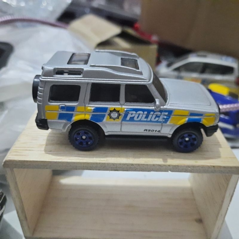 Matchbox Land Rover Discovery 1 police gift pack