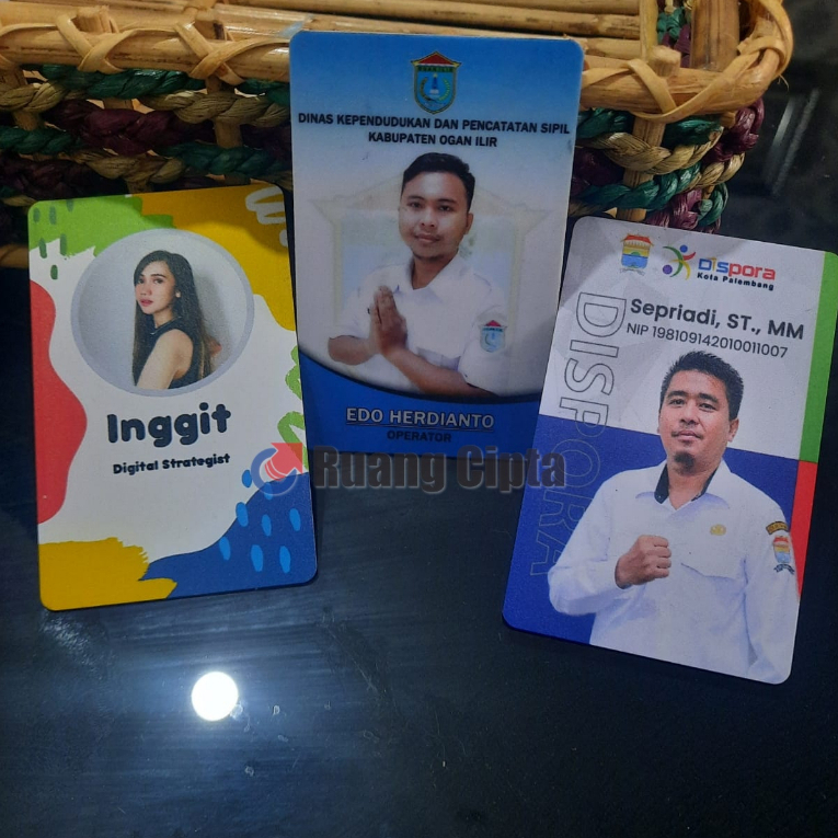 

Cetak ID Card/Cetak ID Card Bahan PVC/Cetak Member Card