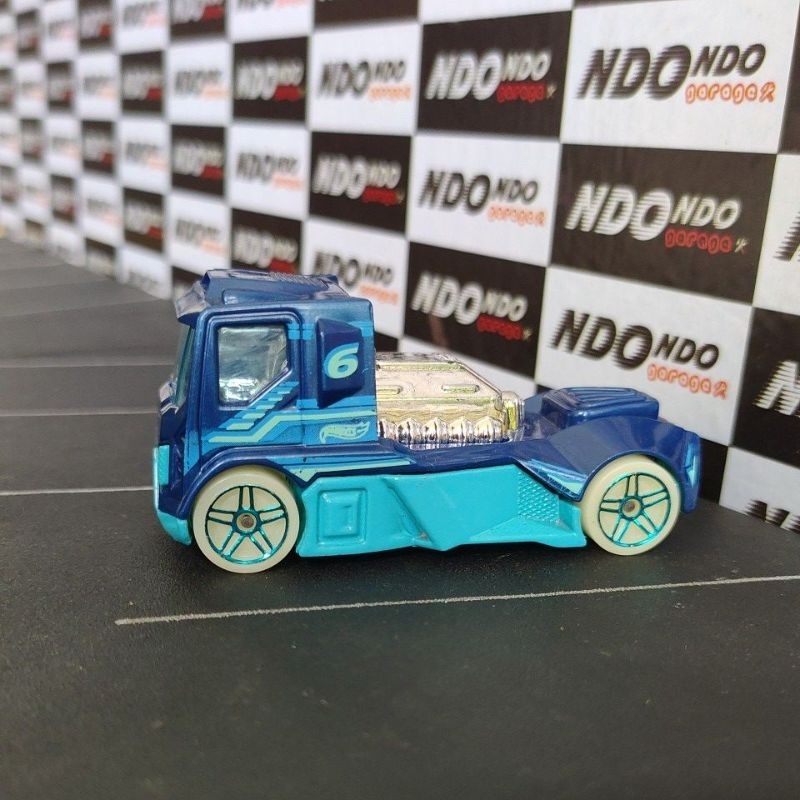 Hot Wheels Rennen Rig Glow in the Dark - HW Race Night Strom 2nd Loose