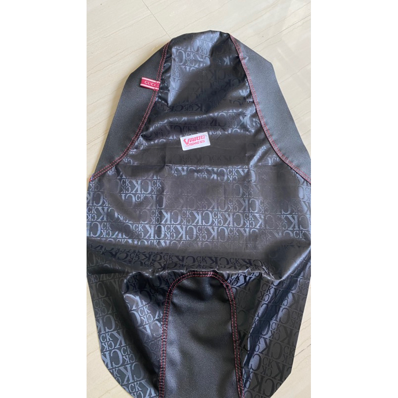 KainJog model Gucci  ukuran Medium