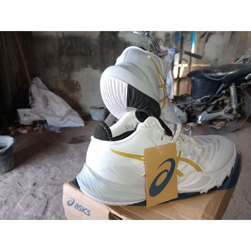 sepatu basket/sepatu volly/asics metarise