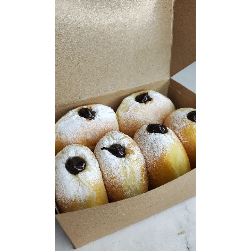 

Bomboloni Coklat 1 box isi 5, Pesan hari ini di kirim besok.