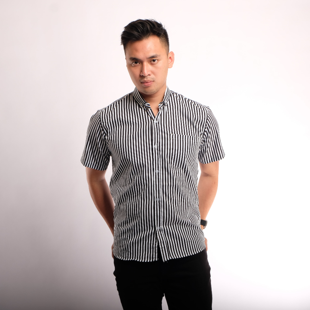 Kemeja GANJAR KYBOST VERTUCCI Kemeja Salur Lengan Pendek Motif Ganjar Stripe VTC033