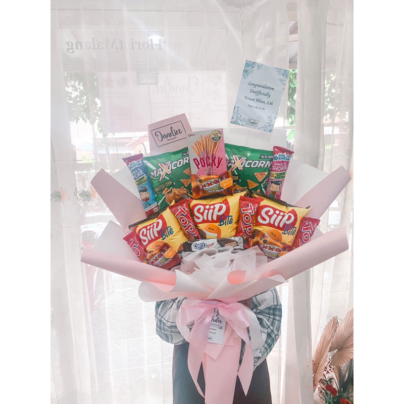 

Snack Bouquet 01 Onnelico Blomster - Buket Snack Malang