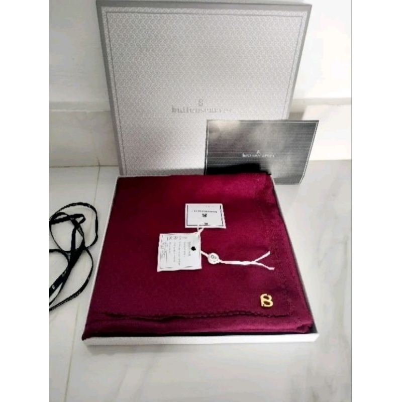 Buttonscarves preloved tapis embossed ruby