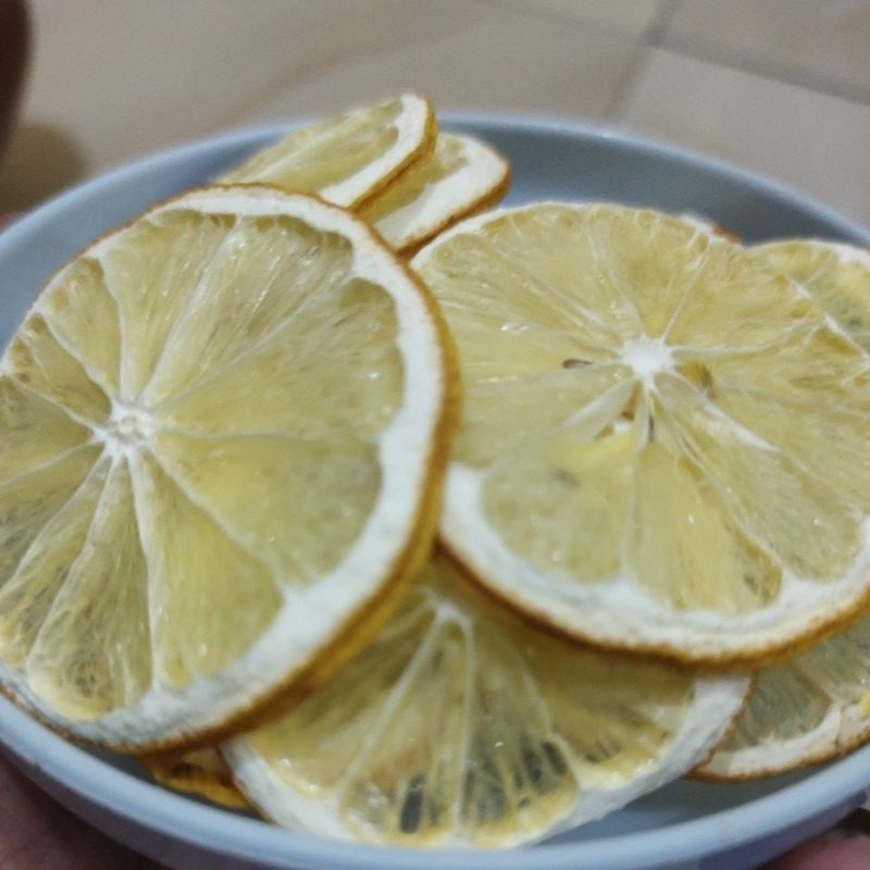 

driend fruits dried lemon slice / buah lemon iris kering 100 gram