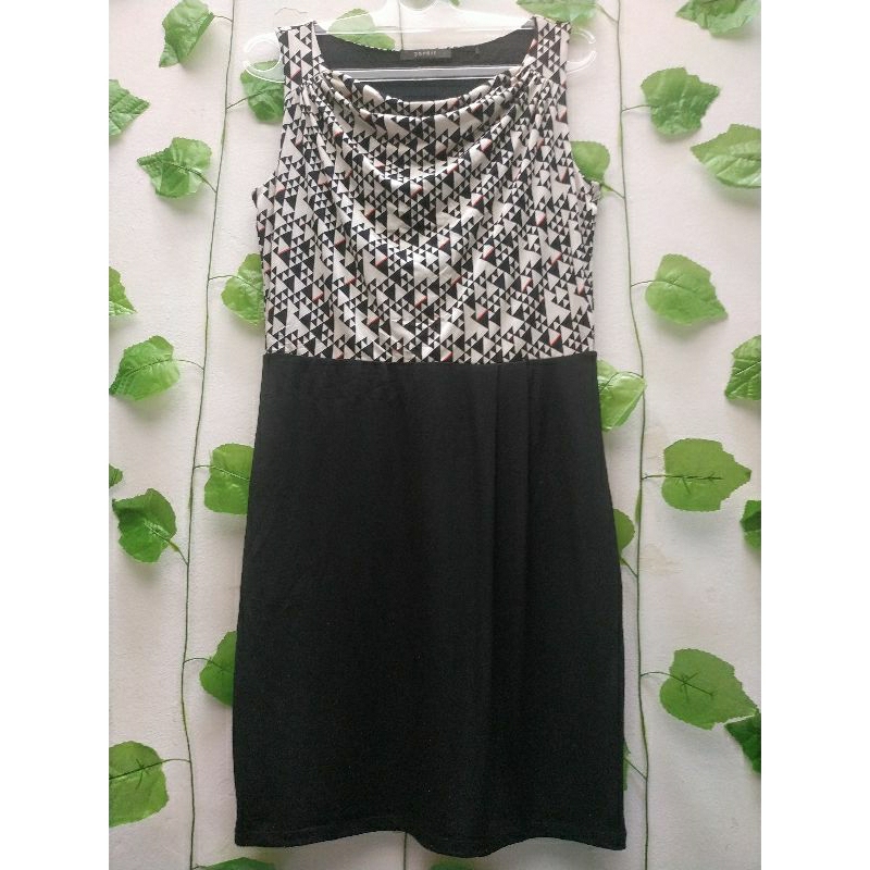 Dress cream hitam tanpa lengan